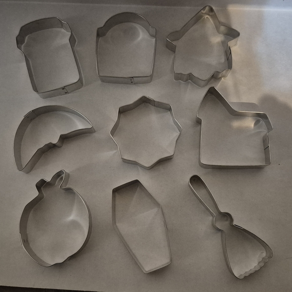 Wilton Christmas And Halloween Duo Pack Cookie Cutters 31pc Holiday Baking - Picture 10 of 13